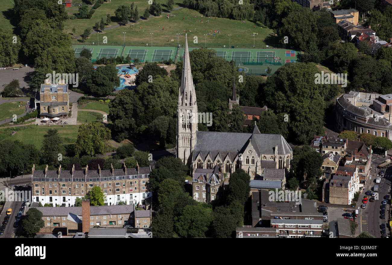 Vista aerea di St Marys Chiesa & Clissold Park, Stoke Newington, Nord di Londra Foto Stock
