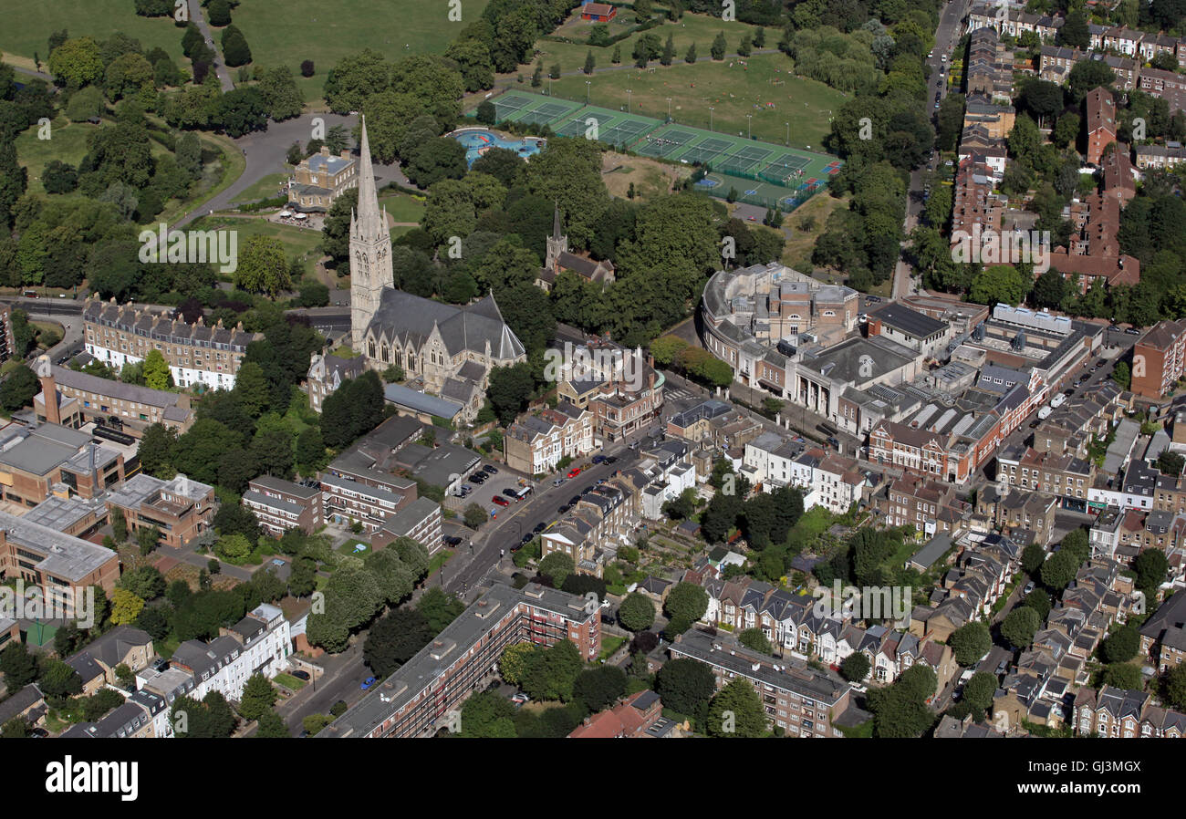 Vista aerea di Stoke Newington, a nord di Londra. Compresi St Marys Church, Municipio & Clissold Park Foto Stock