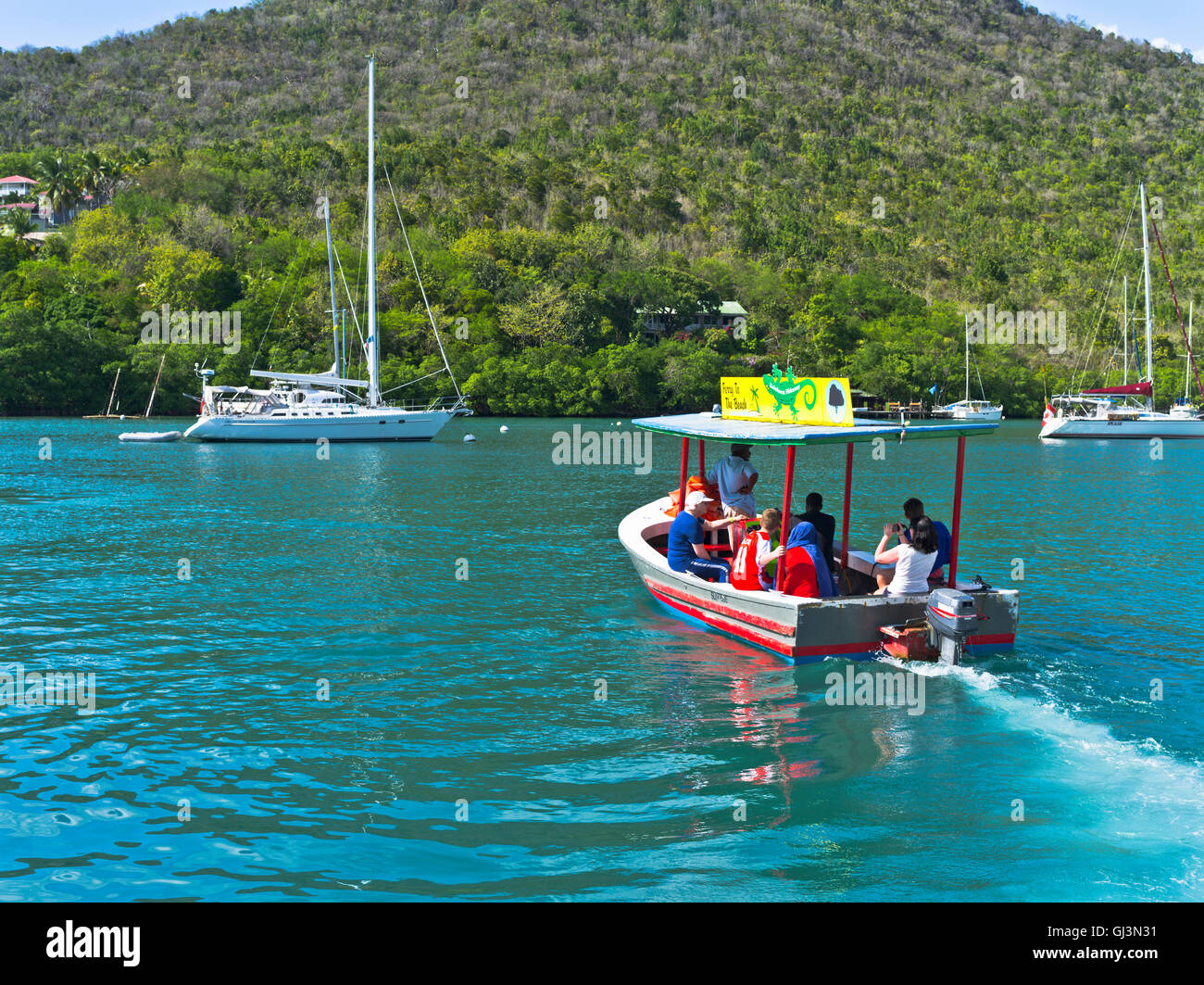 Dh Porto di Marigot Bay St Lucia Caraibi Caraibi acqua taxi traghetto Dottor Dolittle spiaggia vacanze in barca west indies Foto Stock