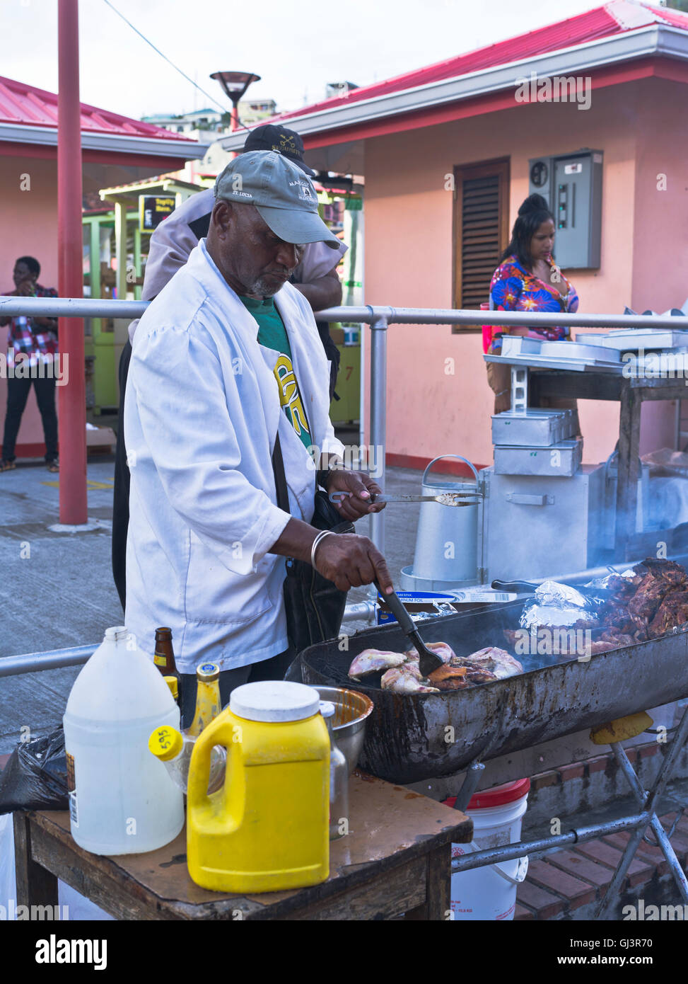Dh St George GRENADA CARAIBI street market barbecue uomo stallo pollo cottura alimenti del fornitore Foto Stock