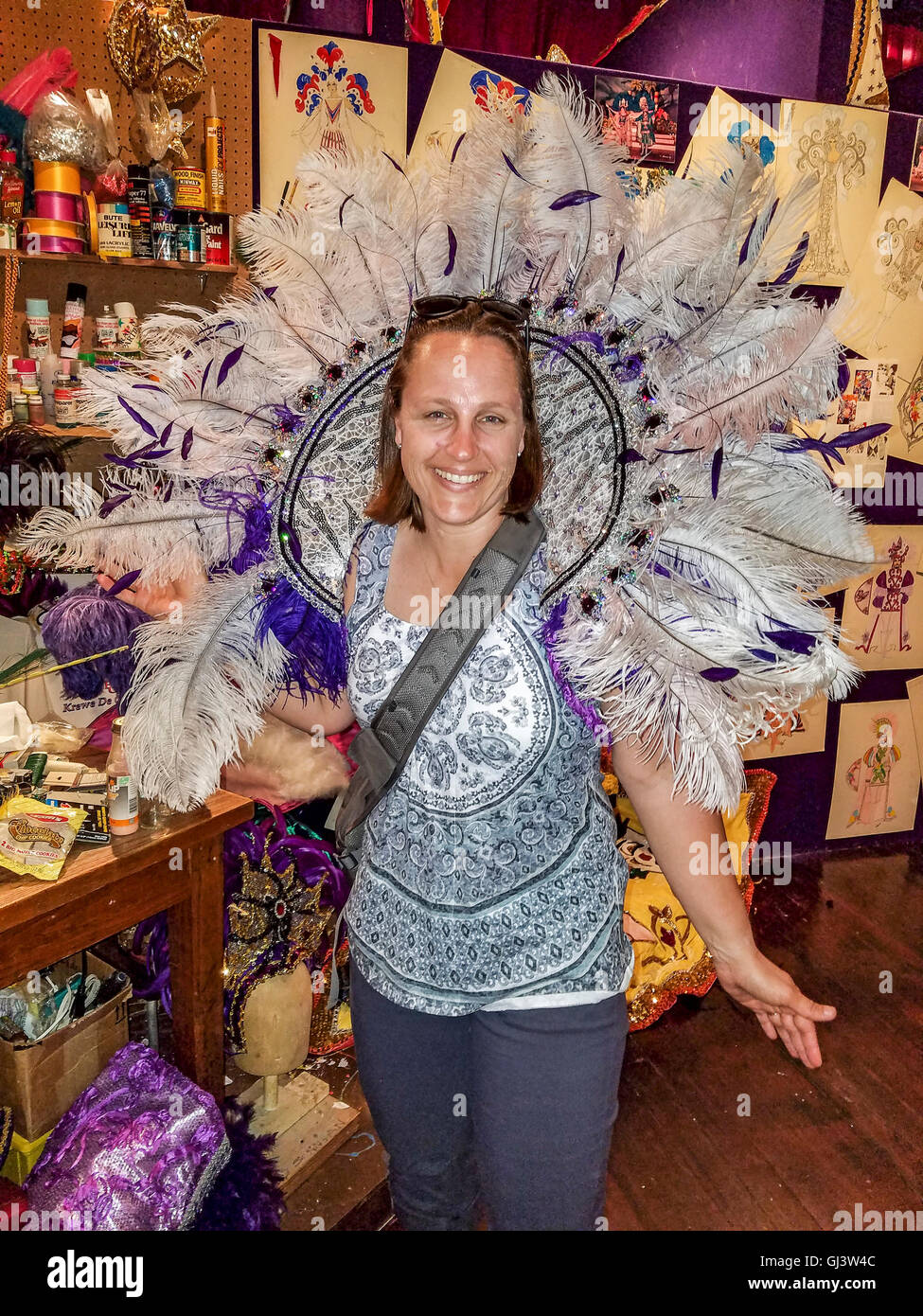 Cercando su krewe (personale) costume di Mardi Gras Museum di Lake Charles, Louisiana. Foto Stock
