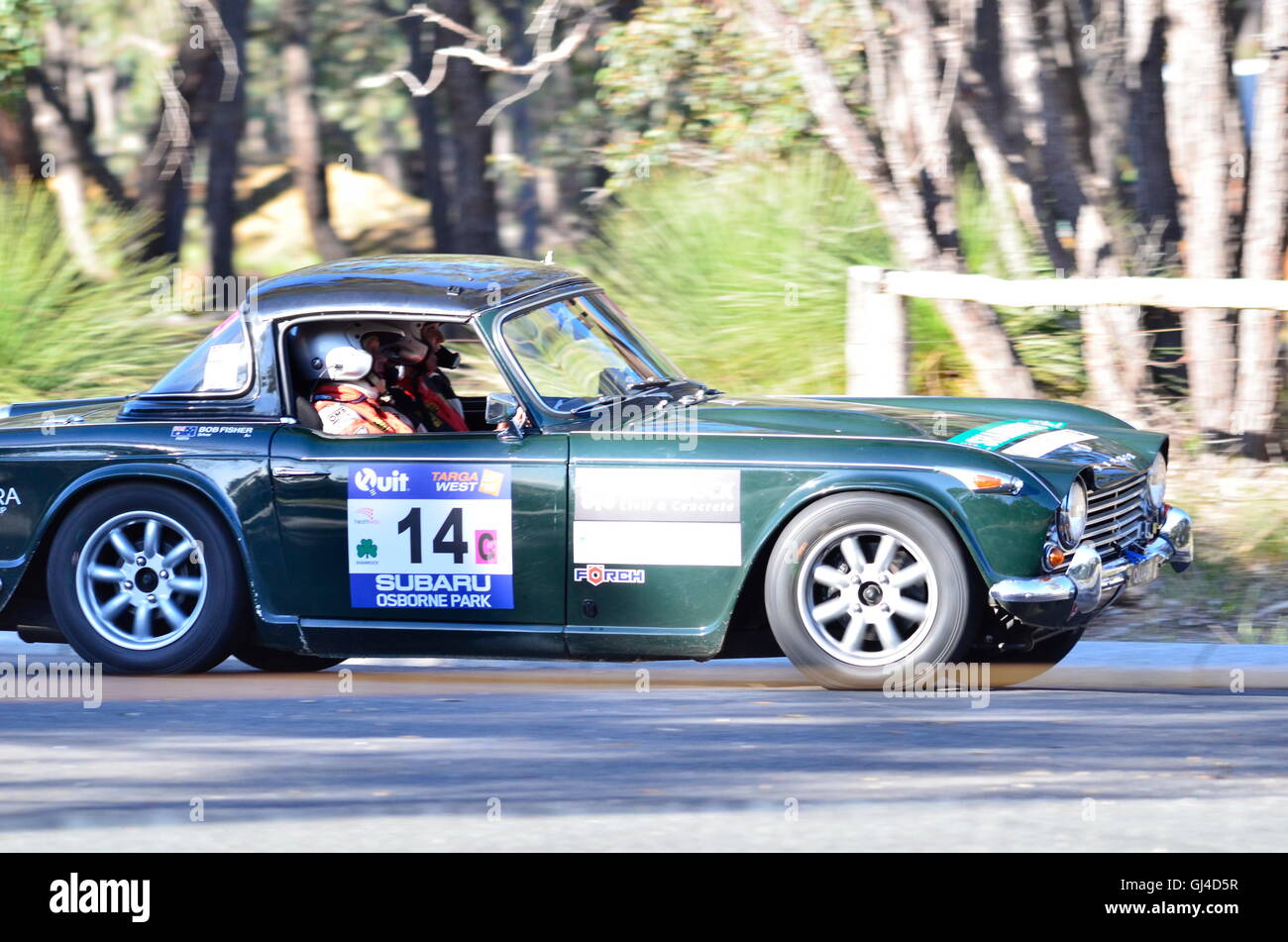 Perth Australia Occidentale.13 agosto 2016 auto concorrenti provenienti lungo la strada.Targa West Rally terzo giorno Rally squadre gara intorno al paese e città nella città di Perth competere in particolari fasi su quattro giorni.stanley/Alamy live News Foto Stock