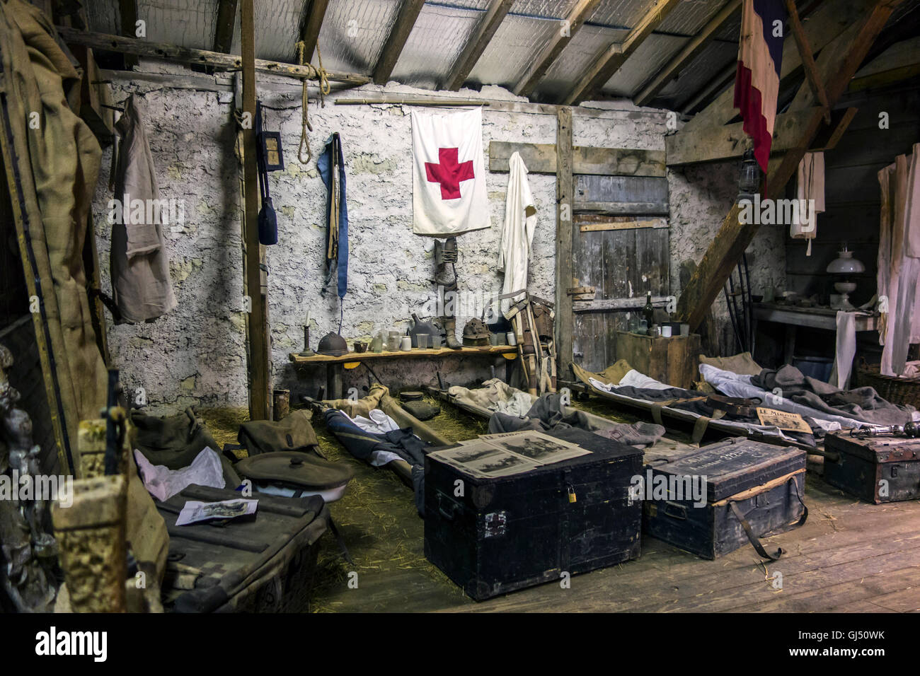 Ricreazione di una guerra mondiale una stazione di medicazione presso la Romagne '14 '18 museum a Romagne-sous-Montfaucon, Lorena, Francia Foto Stock