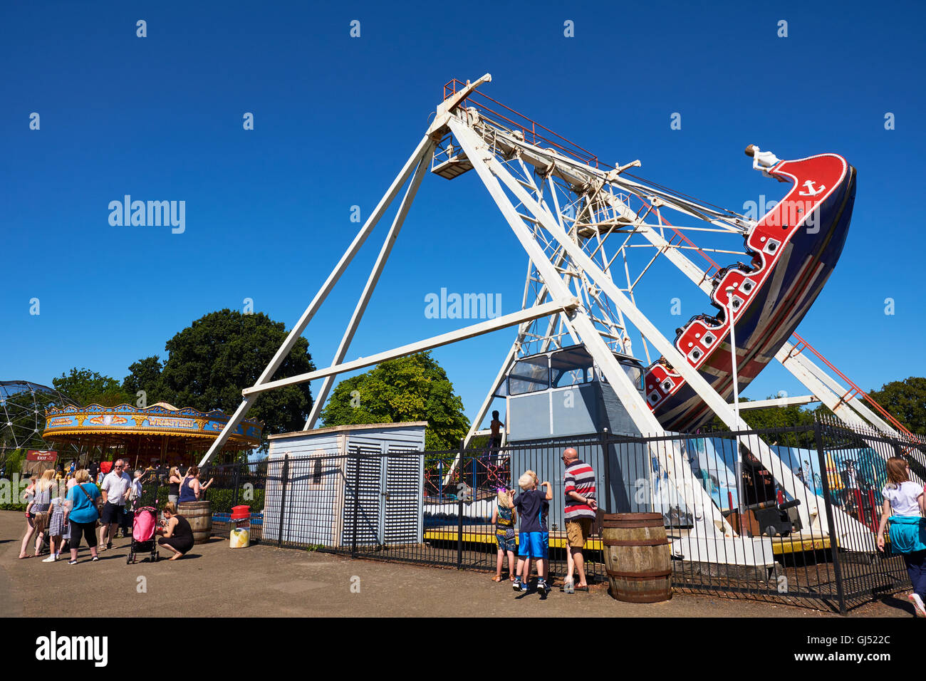 La nave dei pirati Ride a Wicksteed Park il secondo più antico Parco a Tema il Regno Unito Kettering Northamptonshire Foto Stock