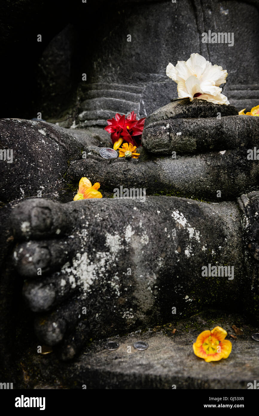 Il Lakshmi statua al castello di cristallo e Shambhala giardini, vicino alla Baia di Byron. Foto Stock