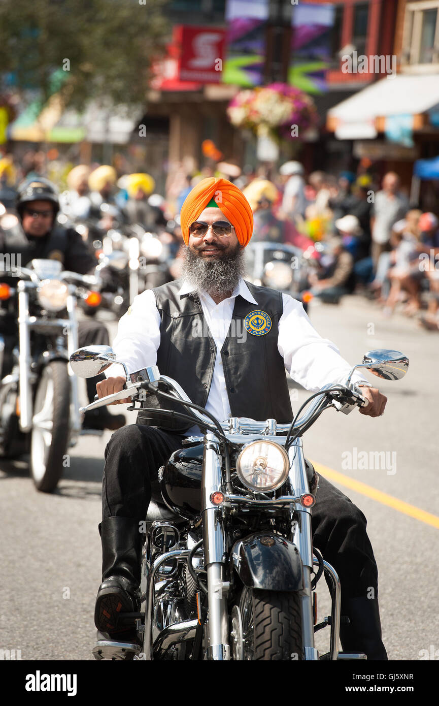 Membri della religione Sikh Moto Club nell'annuale Squamish logger parata del giorno. Foto Stock