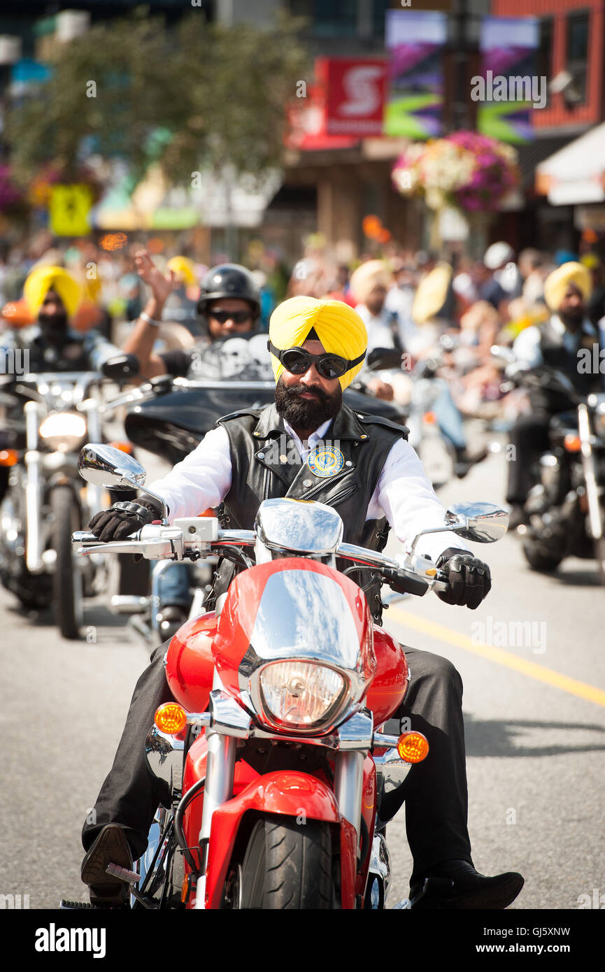 Membri della religione Sikh Moto Club nell'annuale Squamish logger parata del giorno. Foto Stock
