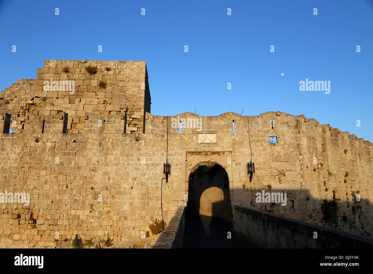 Mura medievali della città nella città di Rodi, Grecia (city gate) Foto Stock
