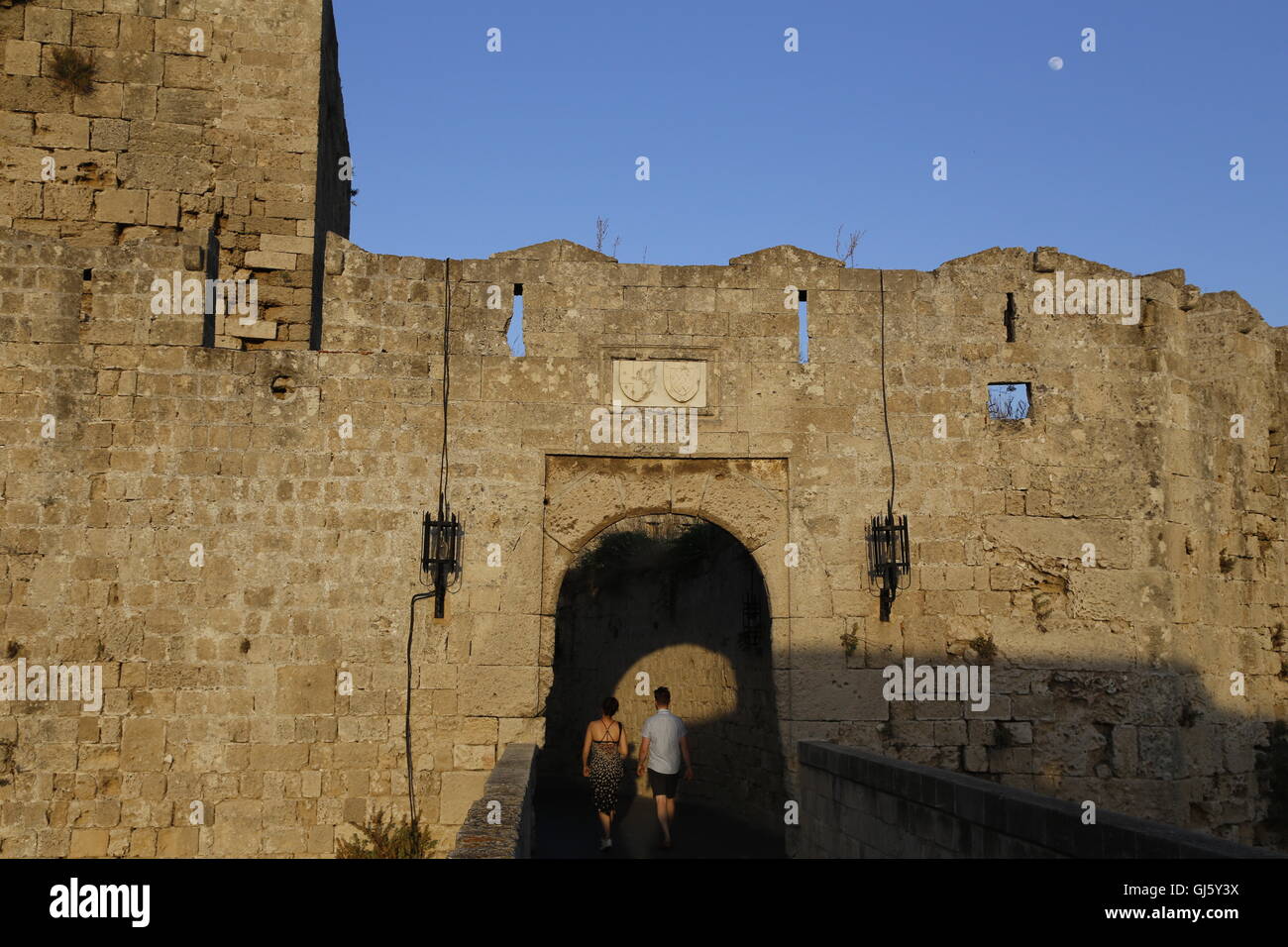 Mura medievali della città nella città di Rodi, Grecia (city gate) Foto Stock
