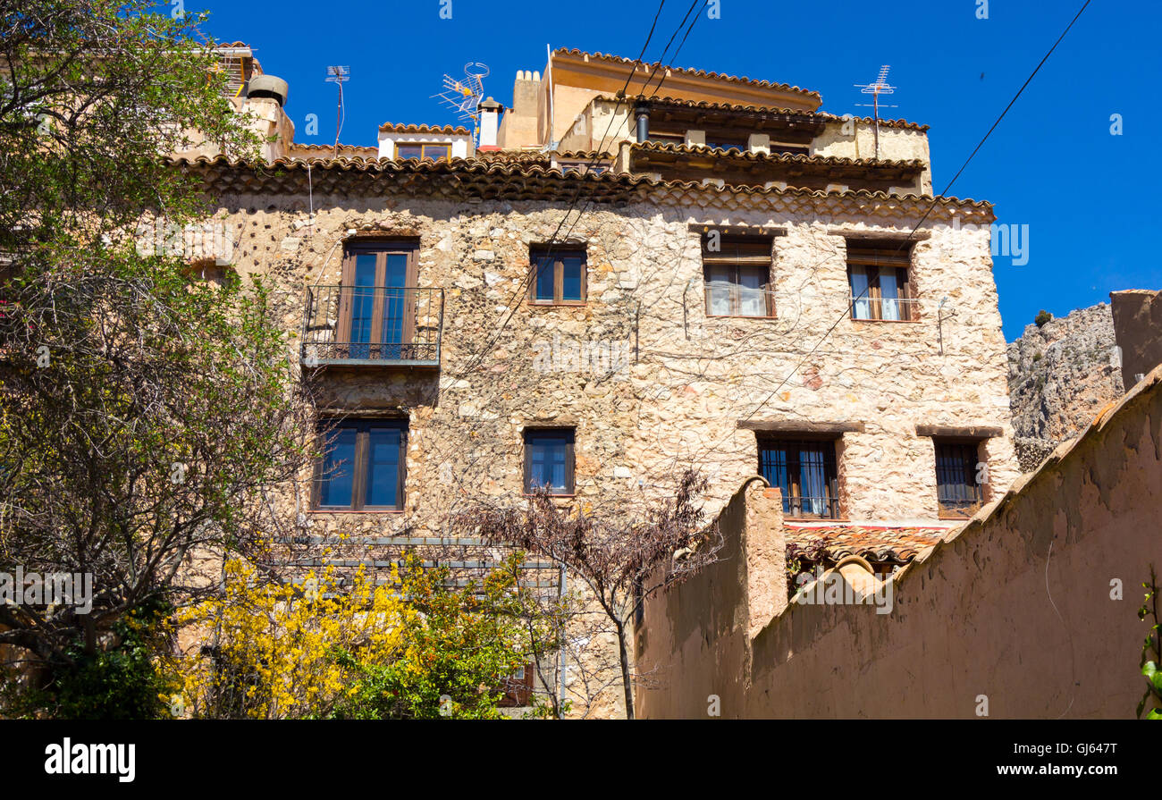 Tipiche le strade e gli edifici della famosa città di Cuenca, Spagna Foto Stock