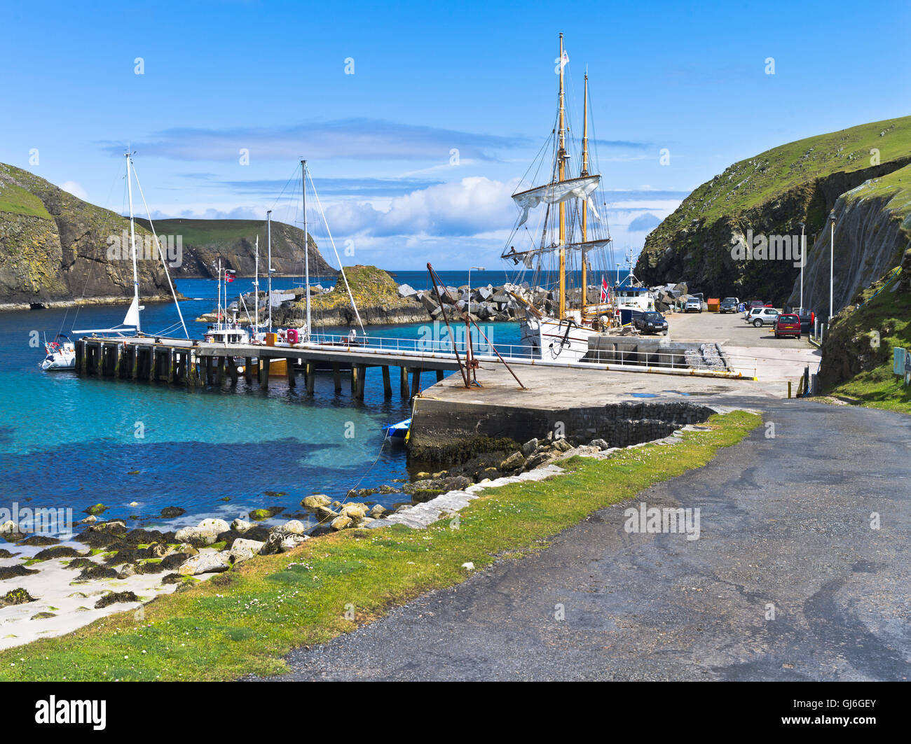 Dh North Haven FAIR ISLE SHETLAND barche di Tall Ship Yacht Marina Jetty Pier Harbour Foto Stock
