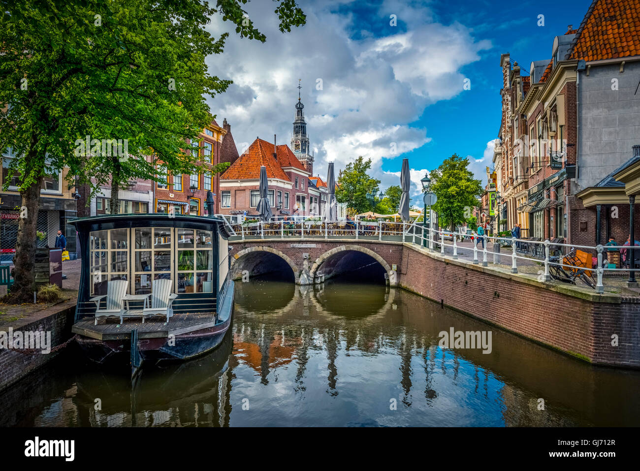I Paesi Bassi, Alkmaar, la chiesa, il campanile, canal Foto Stock