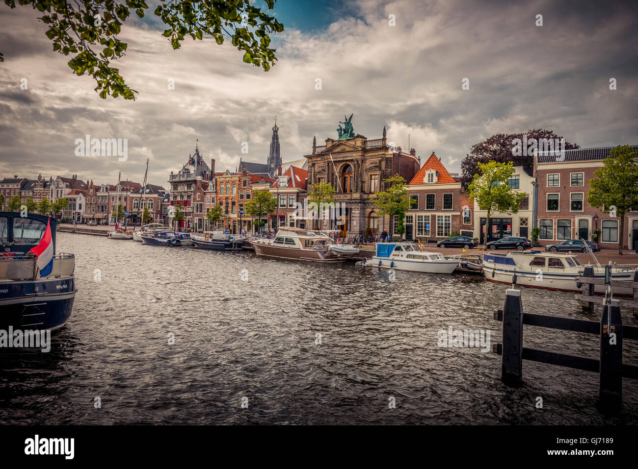 I Paesi Bassi, Haarlem, canal, shore, waterside promenade Foto Stock