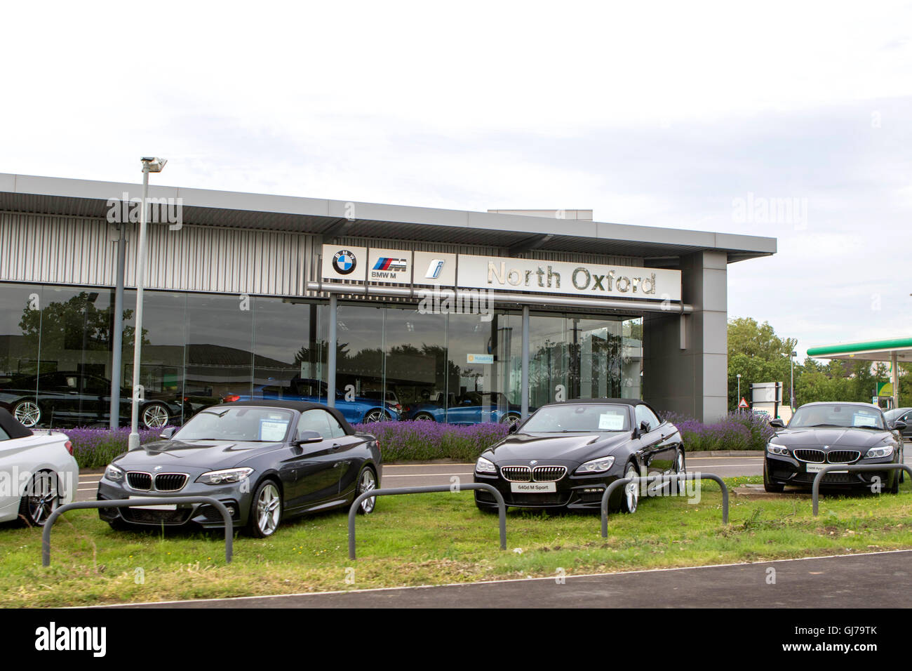 A nord di Oxford Specialista Garage auto BMW Dealer Wolvercote Roundabout, Oxford Foto Stock