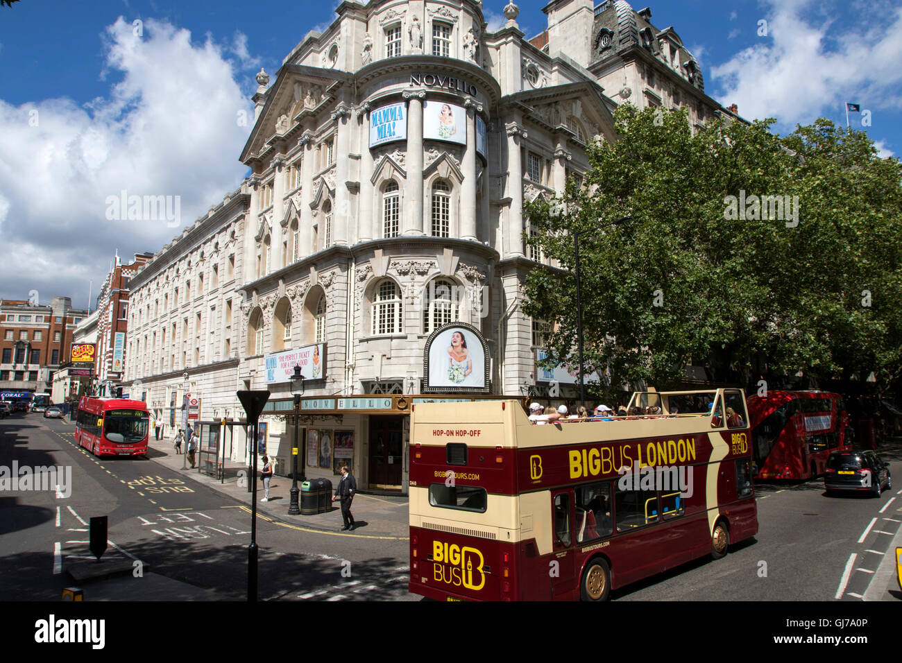 Il Novello Theatre a West End theatre su Aldwych, nella città di Westminster, central London REGNO UNITO Foto Stock