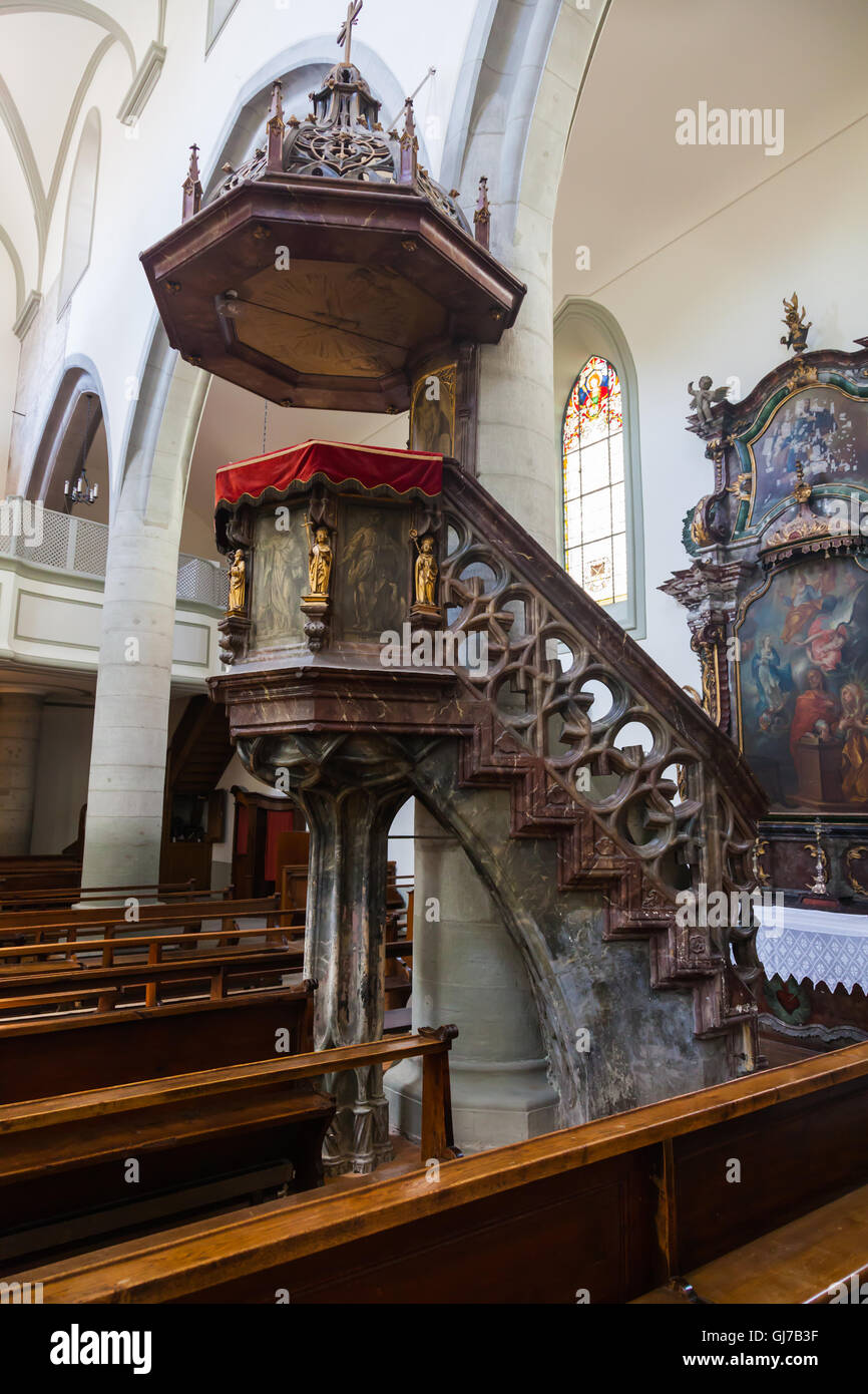 Scolpiti ornano il pulpito del Saint Maurice chiesa in Fribourg, Svizzera Foto Stock