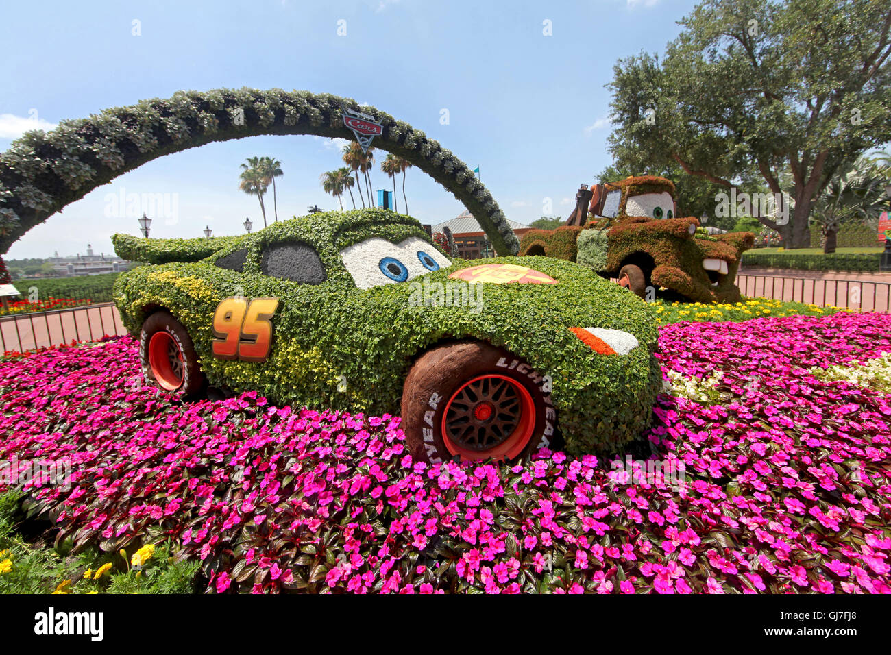 Orlando, Florida, Stati Uniti d'America. 9 maggio 2011. Topiaria da un display auto a Epcot Flower e giardino Festival mostra Lightning McQueen. Foto Stock