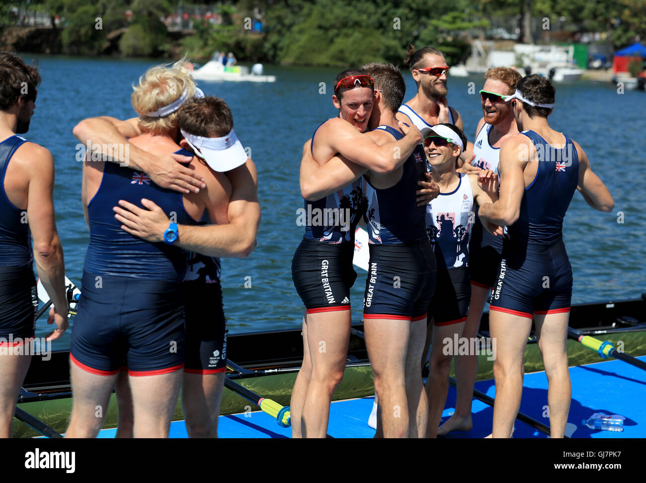 La Gran Bretagna festeggia dopo aver vinto la medaglia d'oro nella finale degli otto uomini l'ottavo giorno dei Giochi Olimpici di Rio, in Brasile. Data immagine: Sabato 13 agosto 2016. Il credito fotografico dovrebbe essere: Mike Egerton/PA Wire. Foto Stock