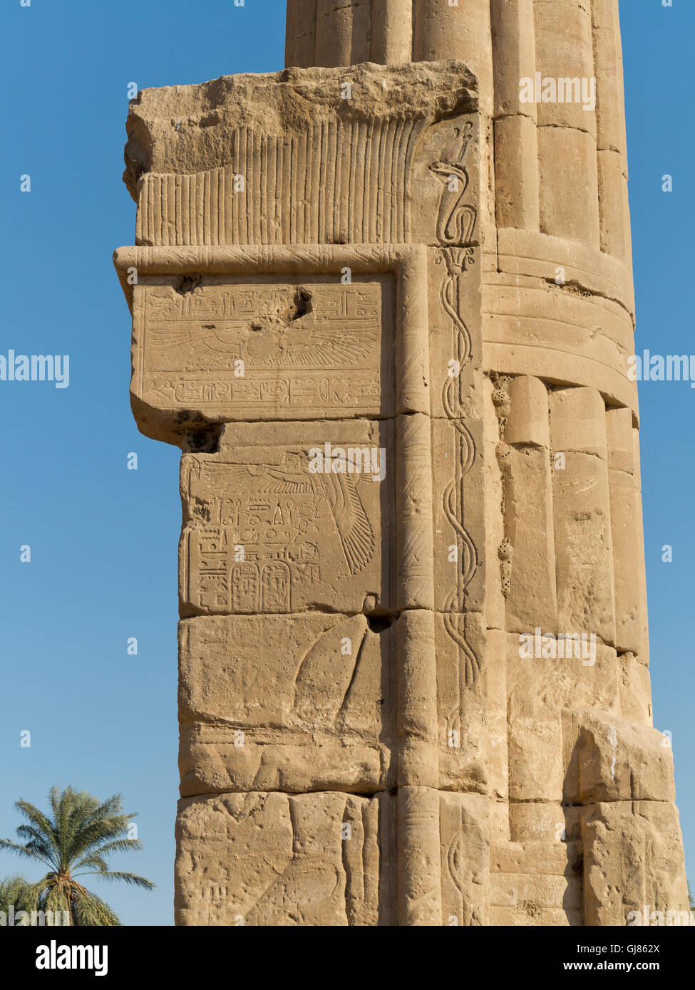 Gateway presso il Tempio di Falcon-intitolata dio Montu a Medamud, a nord di Luxor, Egitto Foto Stock