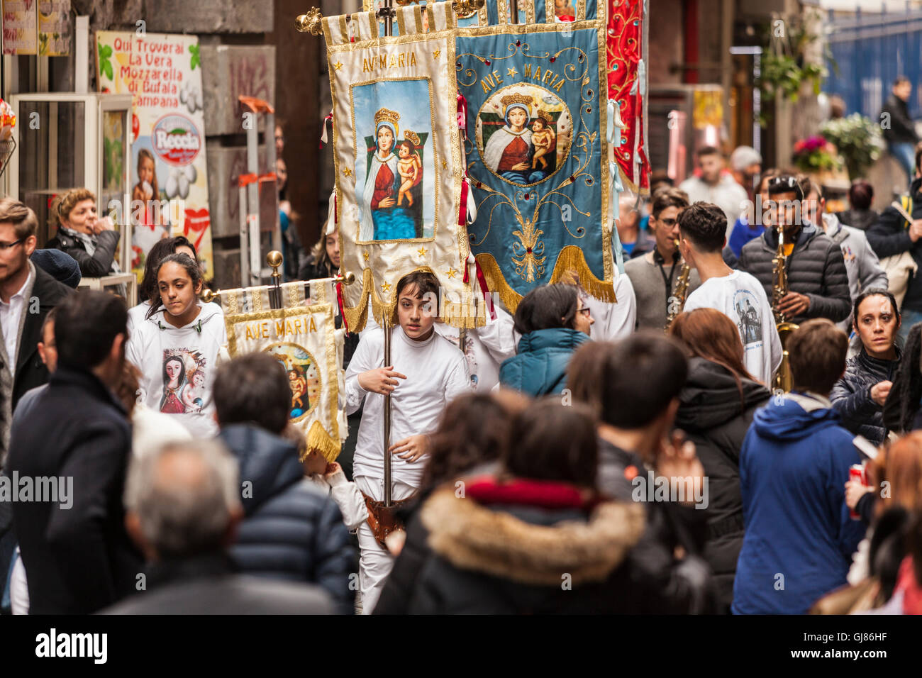 L'Italia, Napoli: processione religiosa in via dei Tribunali Foto Stock