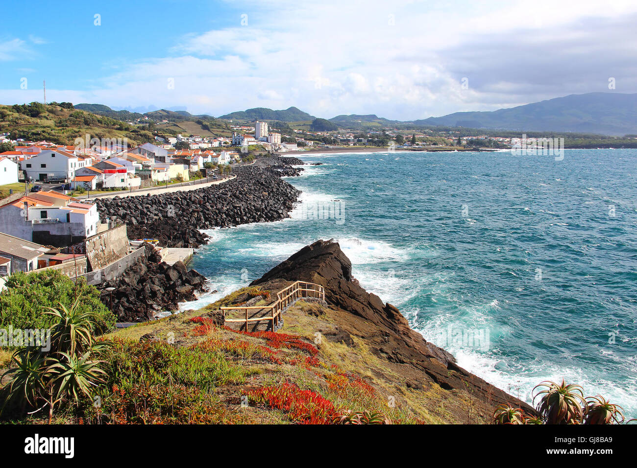 Le milizie spiaggia Praia das milizie) e punto di vista nei pressi di Ponta Delgada, isola Sao Miguel, Azzorre, Portogallo Foto Stock