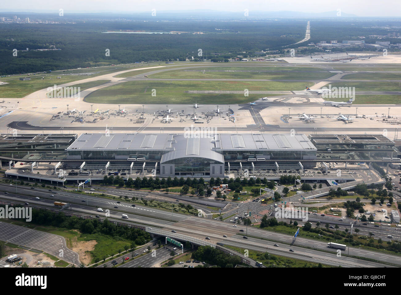 Francoforte, Germania - 8 Giugno 2016: Terminal 2 dell'aeroporto internazionale di Francoforte (FRA) in Germania. Frankfurt International Airpo Foto Stock