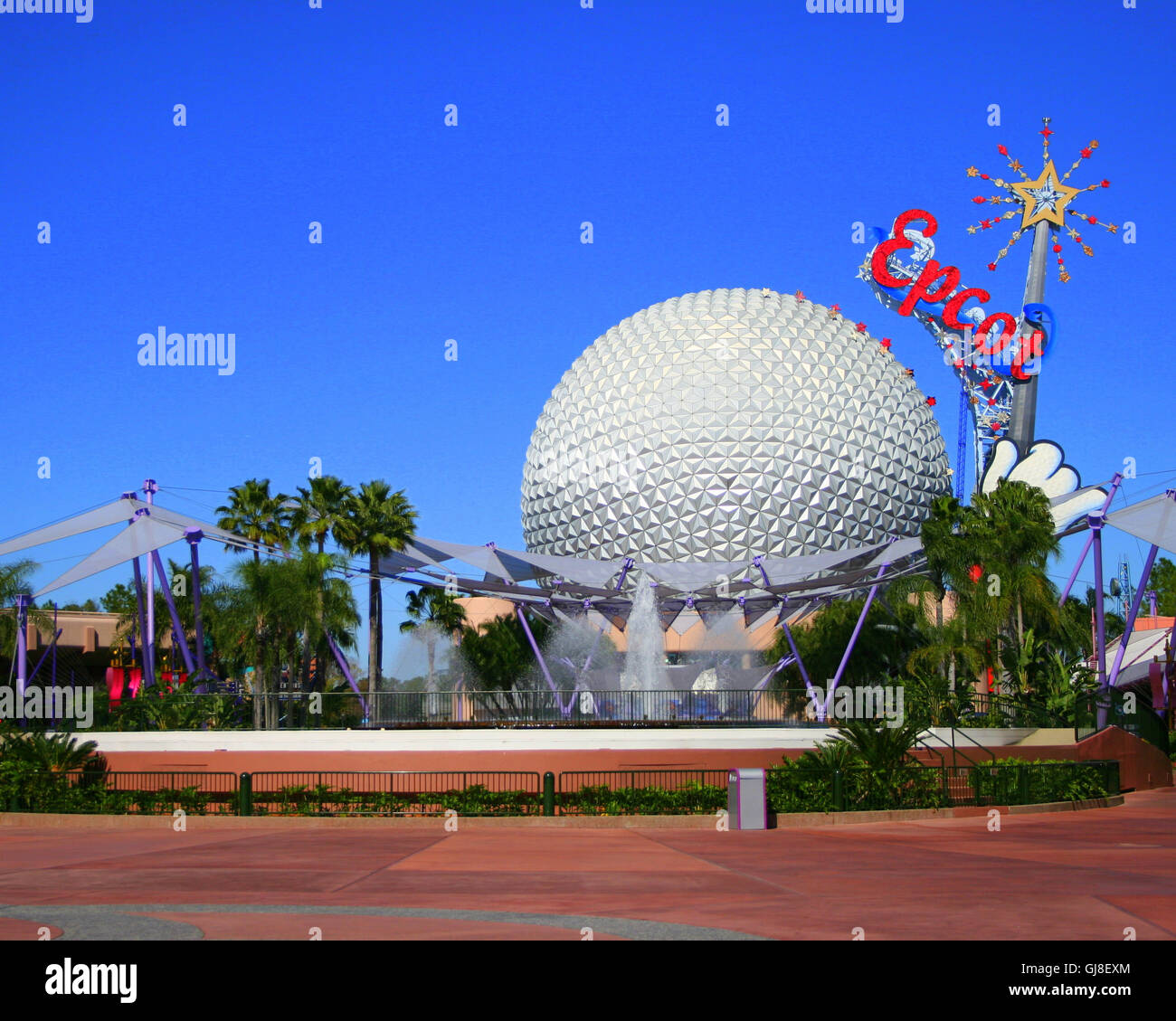 Orlando, Florida, Stati Uniti d'America. Gennaio 31st, 2006. Astronave Terra con Mickey Mouse wand, aggiunto nel 2000, rimossa nel 2007, a Epcot. Foto Stock