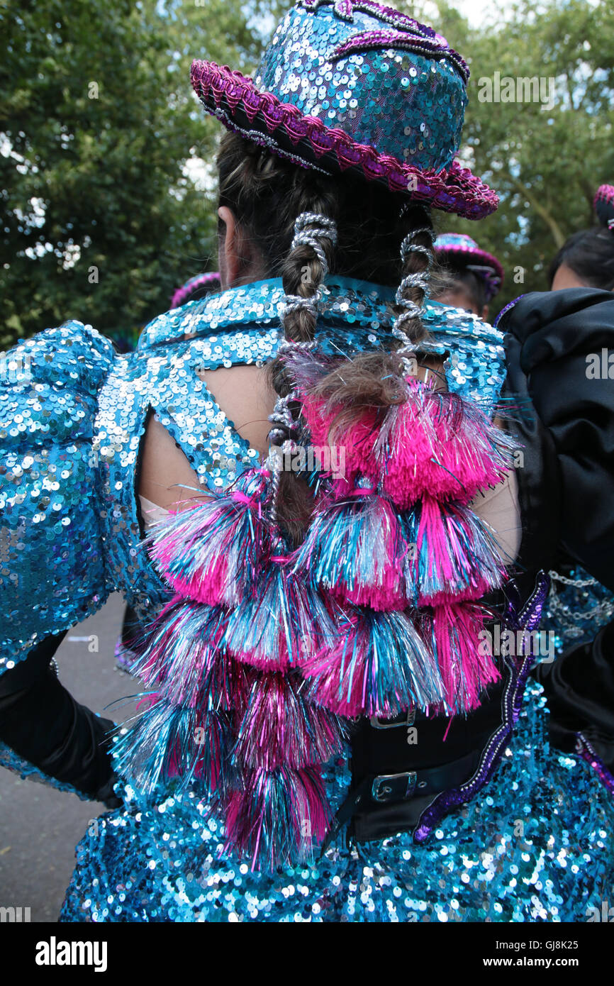 Londra REGNO UNITO 13 agosto 2016 Kennington Park ha accolto con favore la comunità latina a Londra per il loro festival dell'estate,con ballerini di Bolivia, Ecuador, Perù, musica andina ,Caporales San Simón ,Morenada Bolivia Unida Londres.Raices Tungurahua. ,Come anche spettacoli di burattini e face painting per quelle giovani.@Paolo Quezada-Neiman/Alamy Live News Foto Stock