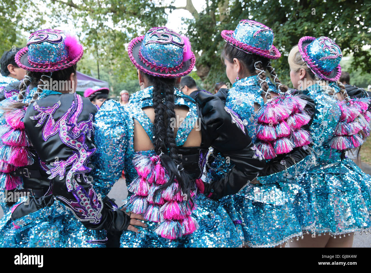 Londra REGNO UNITO 13 agosto 2016 Kennington Park ha accolto con favore la comunità latina a Londra per il loro festival dell'estate,con ballerini di Bolivia, Ecuador, Perù, musica andina ,Caporales San Simón ,Morenada Bolivia Unida Londres.Raices Tungurahua. ,Come anche spettacoli di burattini e face painting per quelle giovani.@Paolo Quezada-Neiman/Alamy Live News Foto Stock