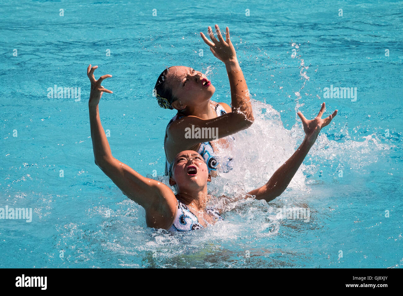 RIO DE JANEIRO, RJ - 14.08.2016: Olimpiadi 2016 nuoto sincronizzato - HUANG Xuechen e Wenyan SUN (CHN) durante il nuoto sincronizzato le Olimpiadi di Rio nel 2016 presso il Maria Lenk Aquatic Centre. Non DISPONIBILE PER LA LICENZA IN CINA (Foto: Marcelo Machado de Melo/Fotoarena) Foto Stock