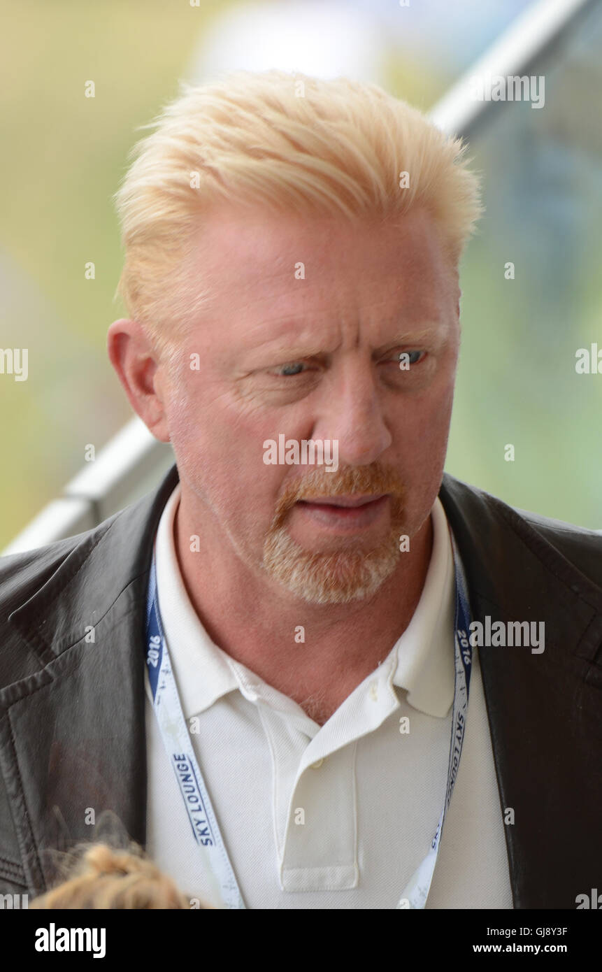 Red Bull Air Race Series ha avuto luogo intorno al Ascot Racecourse. Folla incluso celebrità come Boris Becker Foto Stock