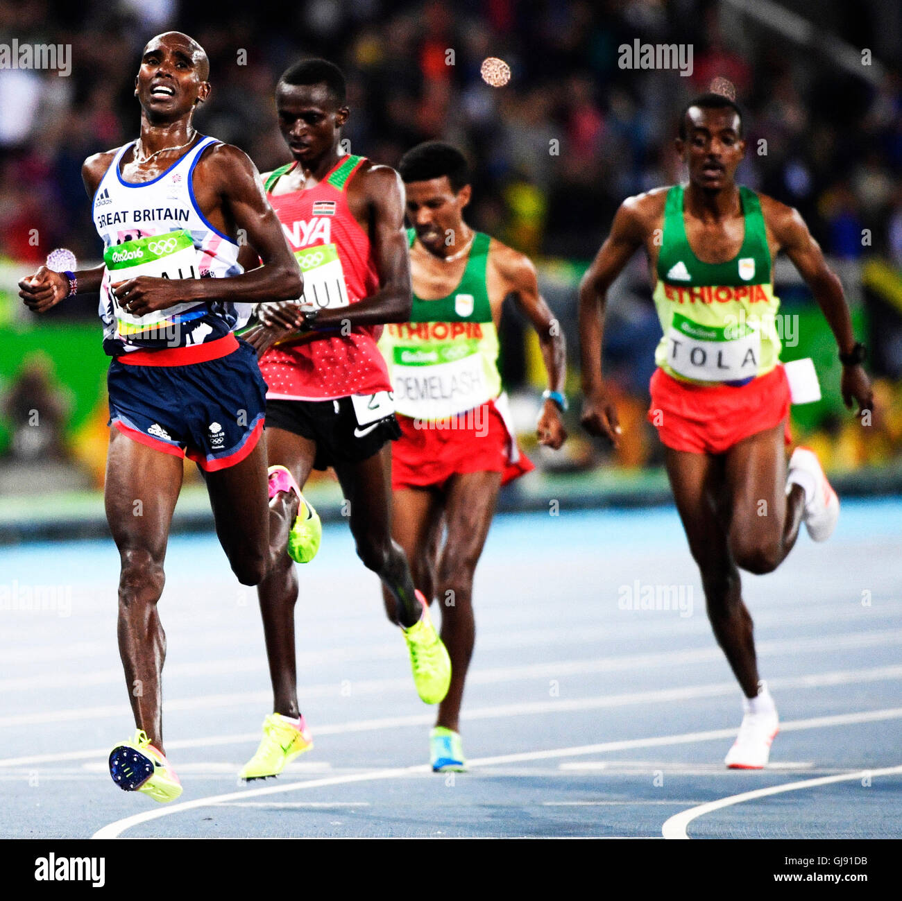 Rio de Janeiro, Brasile. 13 Ago, 2016. Mo Farah (GBR) vince la medaglia d'oro negli uomini 10.000m al 2016 Olimpiadi Estive.Chase Sutton/DUOMO/Alamy Live News Foto Stock