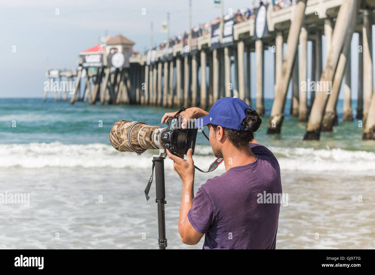 Fotografo sulla spiaggia all'US open di surf a Huntington Beach, California, 27 Luglio 2016 Foto Stock