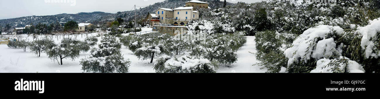 Paesaggio Innevato nel sud-est della Francia in Tornac che di solito non conosce la neve Foto Stock