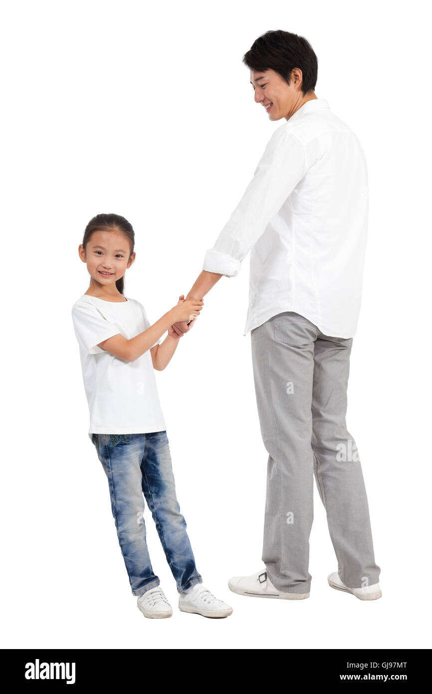 Studio shot casual giovane padre e bambina maniglia Foto Stock