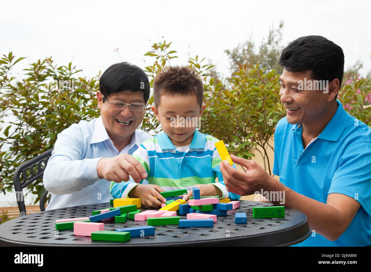 Nonno Sun tre generazioni al mare hotel resort Foto Stock