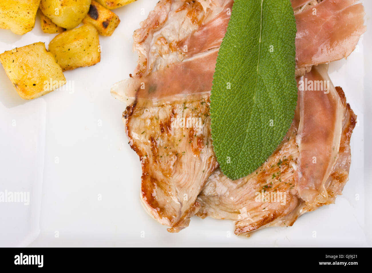 Saltimbocca alla romana con patate Foto Stock