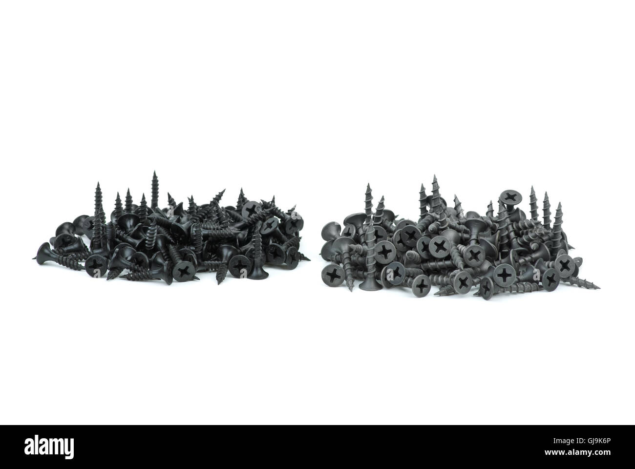 Pali di legno e viti in metallo Foto Stock