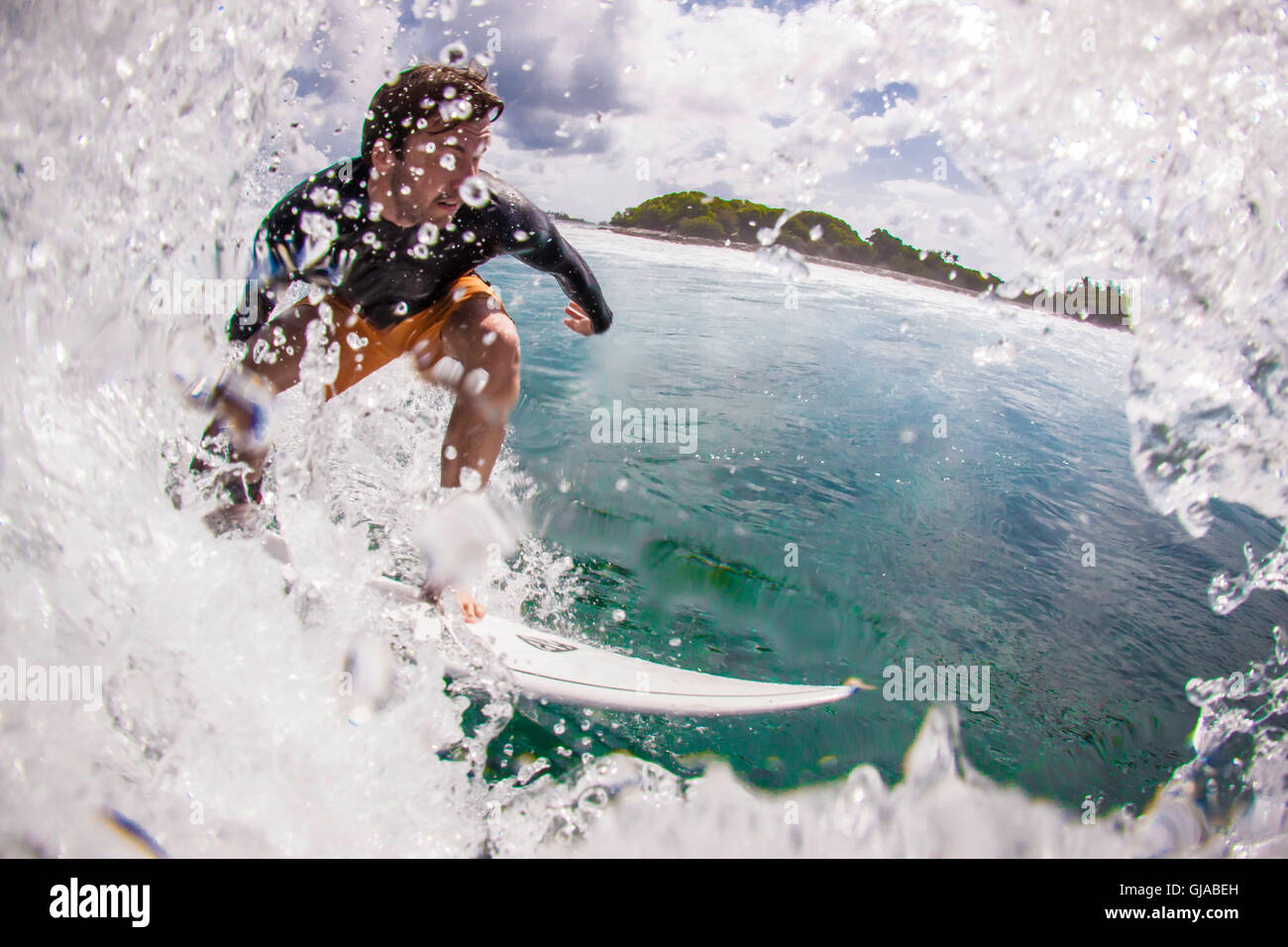 Surfista in onda Foto Stock