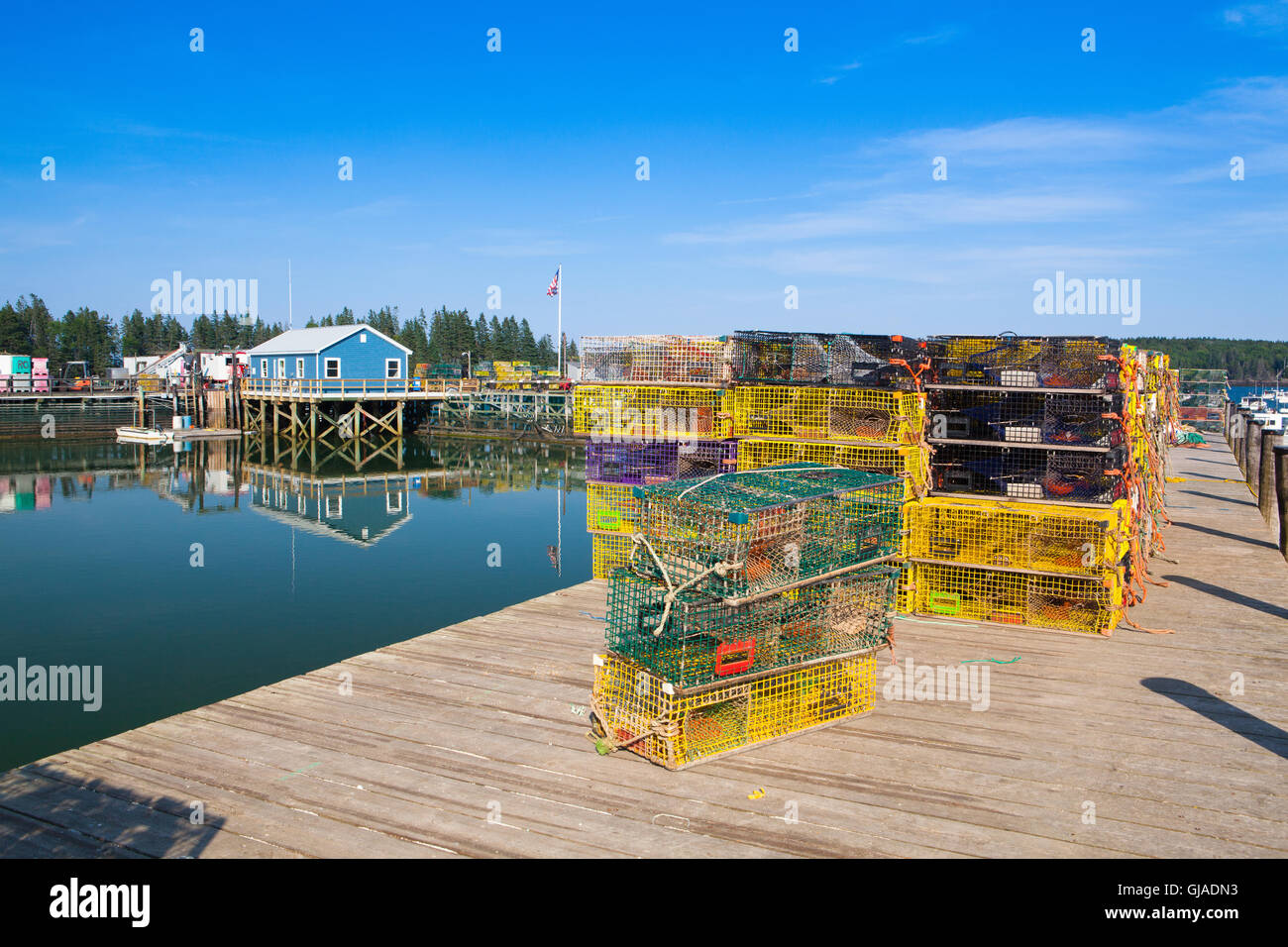 Fattoria di granchio e gabbie di granchio su Saint George Penisola, Maine, Stati Uniti d'America Foto Stock