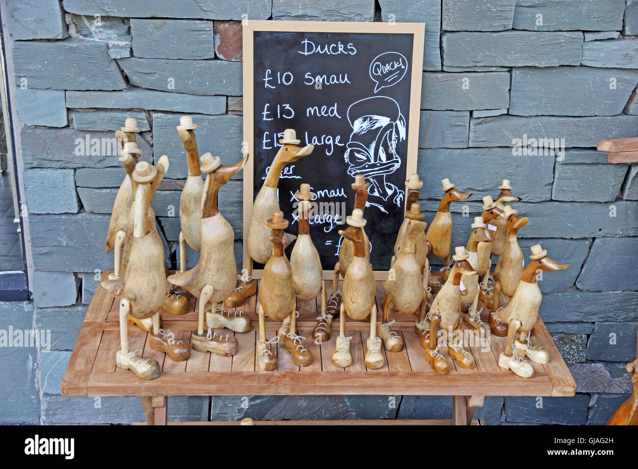 Visualizzazione delle anatre di legno in vendita Foto Stock