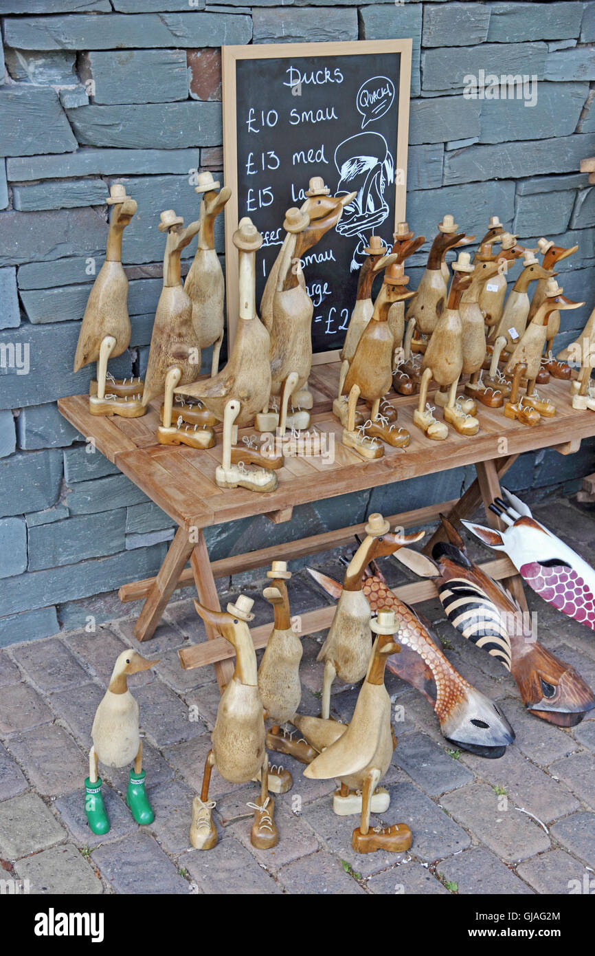 Visualizzazione delle anatre di legno in vendita Foto Stock