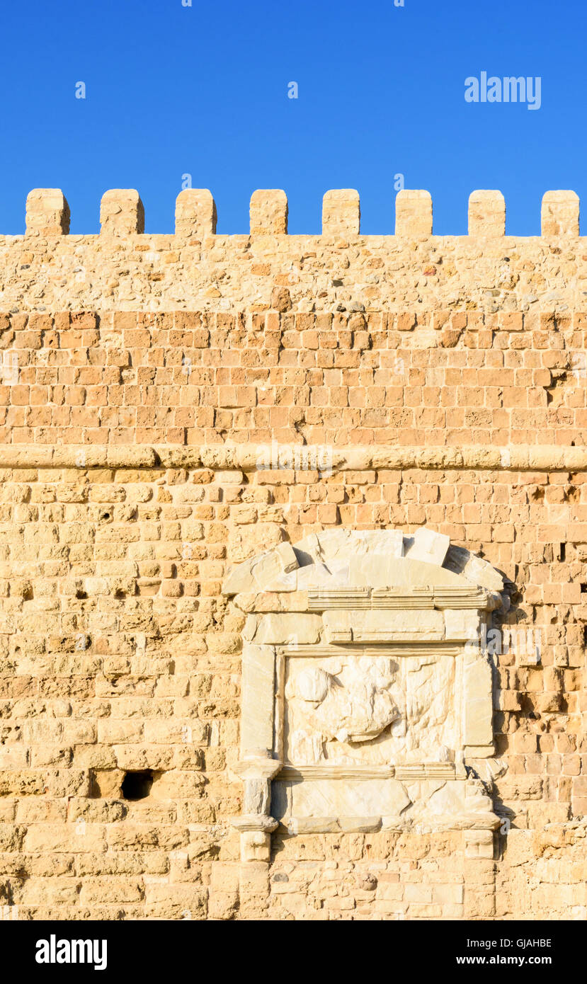 Dettaglio della parete su Koules fortezza, il punto di riferimento sul lungomare castello in Heraklion, Creta, Grecia Foto Stock