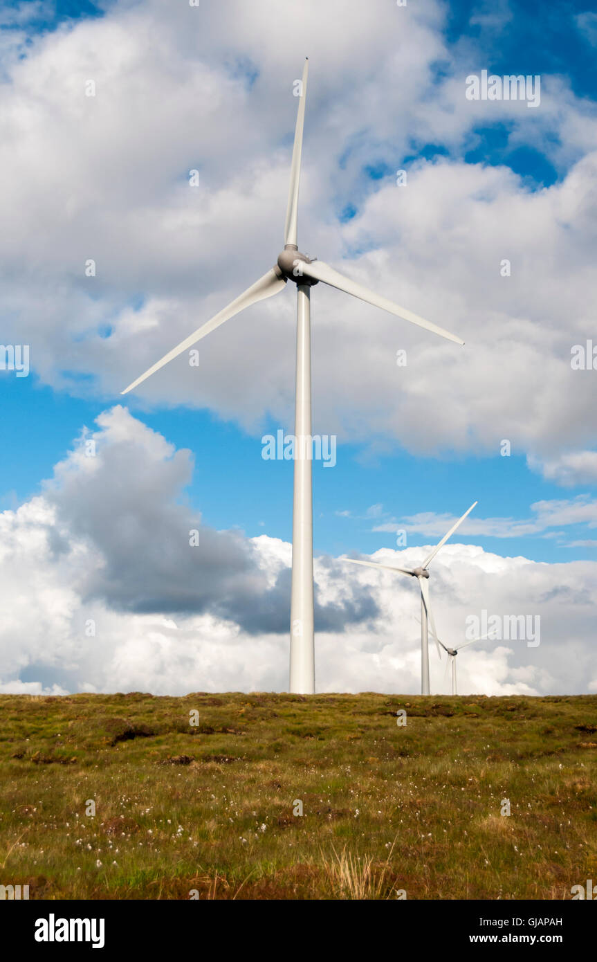 Le turbine eoliche presso la strada Pentland Wind Farm dell'isola di Lewis. Foto Stock