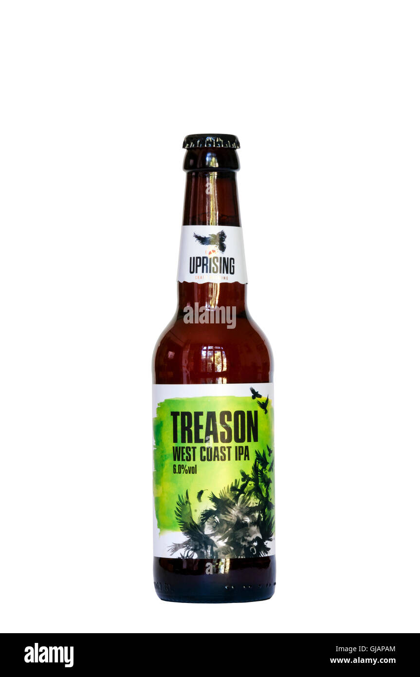 Una bottiglia di tradimento West Coast IPA da Uprising Brewery. I dettagli nella descrizione. Foto Stock