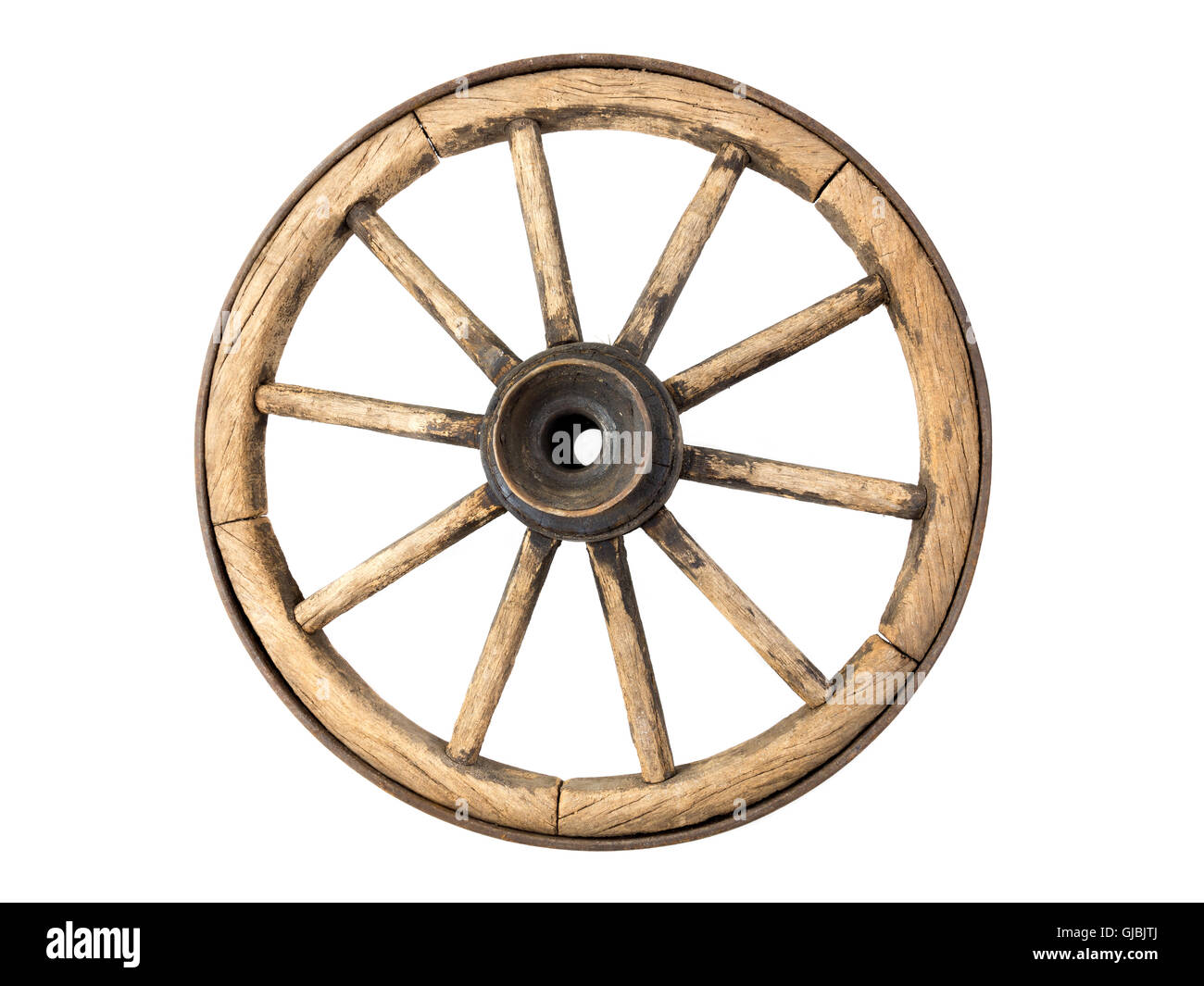 In legno antico ruota di carro isolato su sfondo bianco Foto Stock