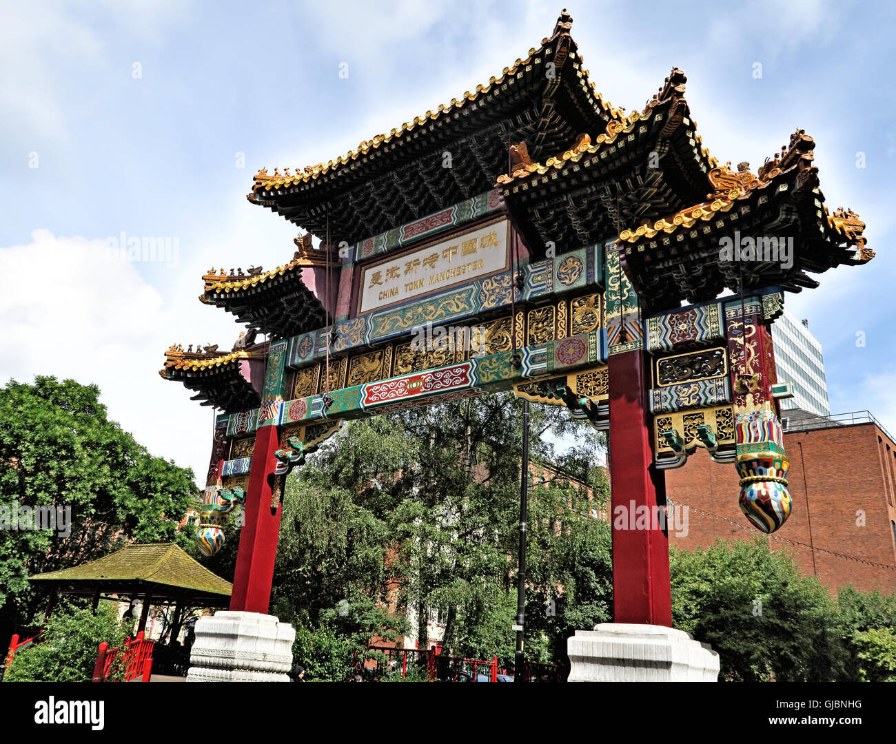 Archway ( paifang ), Chinatown di Manchester,Faulkner Street, il centro città di Manchester North West England, Regno Unito Foto Stock