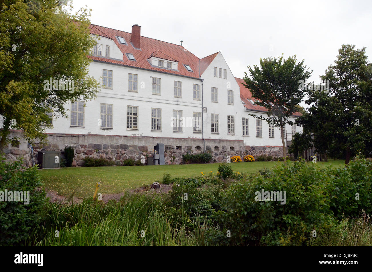 La metà del Castello di età del Nordborg, e approfondimento della stessa. Oggi serve a una scuola, dando agli alunni un grazioso ambiente circostante. Foto Stock