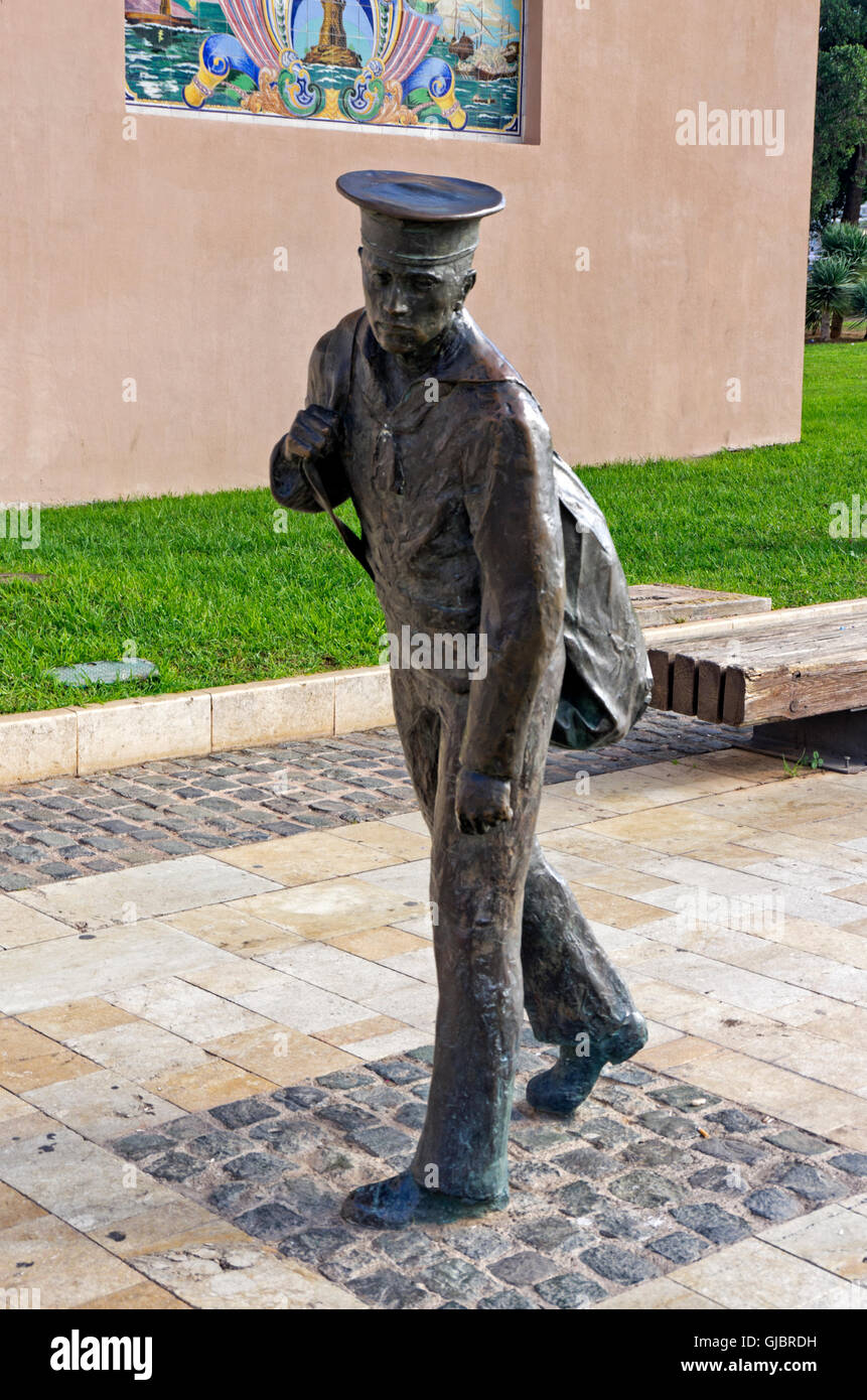 Salior tornando dal mare, full size cava statua in bronzo di Victor Ochoa Foto Stock