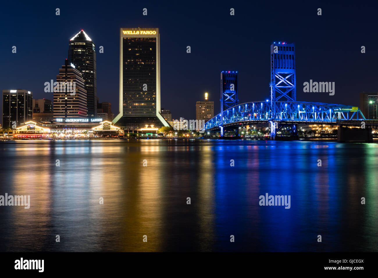 Downtown Jacksonville skyline notturno, Jacksonville, Florida Foto Stock